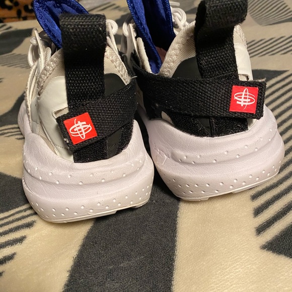 Nike sneakers - Picture 2 of 5